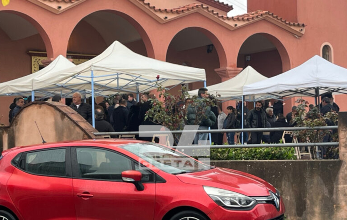 Κηδεία 43χρονης Ελευθερίας Γιακουμάκη: «Μια γυναίκα 43 χρονών δεν είχε δικαίωμα να ζήσει επειδή χώρισε;»