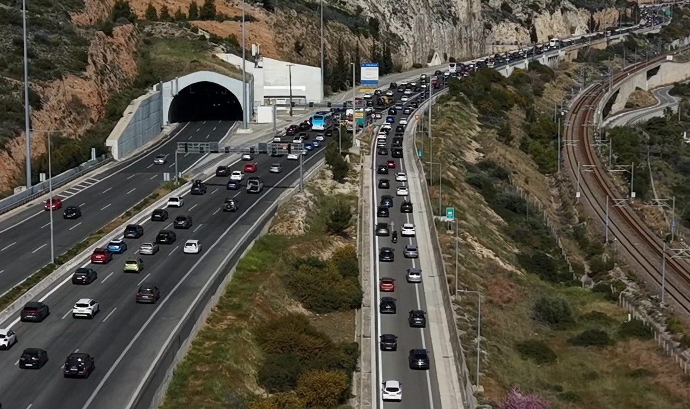 Μετ&#8217; εμποδίων η επιστροφή των Αθηναίων από την Πασχαλινή έξοδο &#8211; Ουρές χιλιομέτρων και μεγάλες καθυστερήσεις