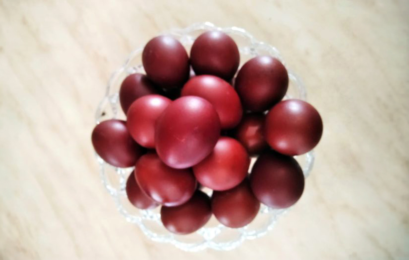 Ήθη, έθιμα και δοξασίες των ανθρώπων του κάμπου στη δυτική Θεσσαλία τη Μεγάλη Πέμπτη &#8211; Πώς έβαφαν τα αυγά