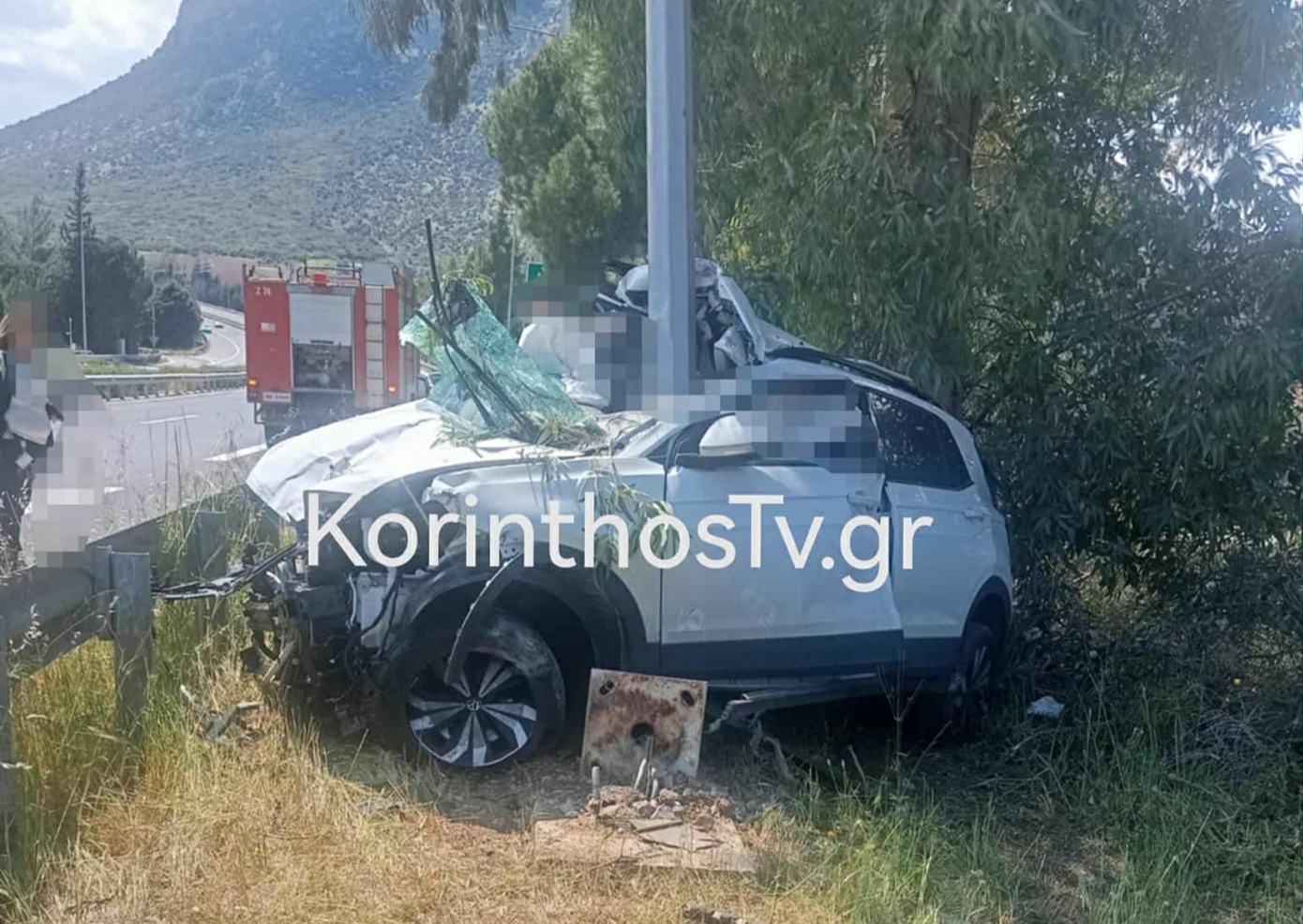 Τροχαίο με μία νεκρή στη Νεμέα: Το αυτοκίνητό της «καρφώθηκε» σε κολόνα &#8211; Σοκάρουν οι φωτογραφίες