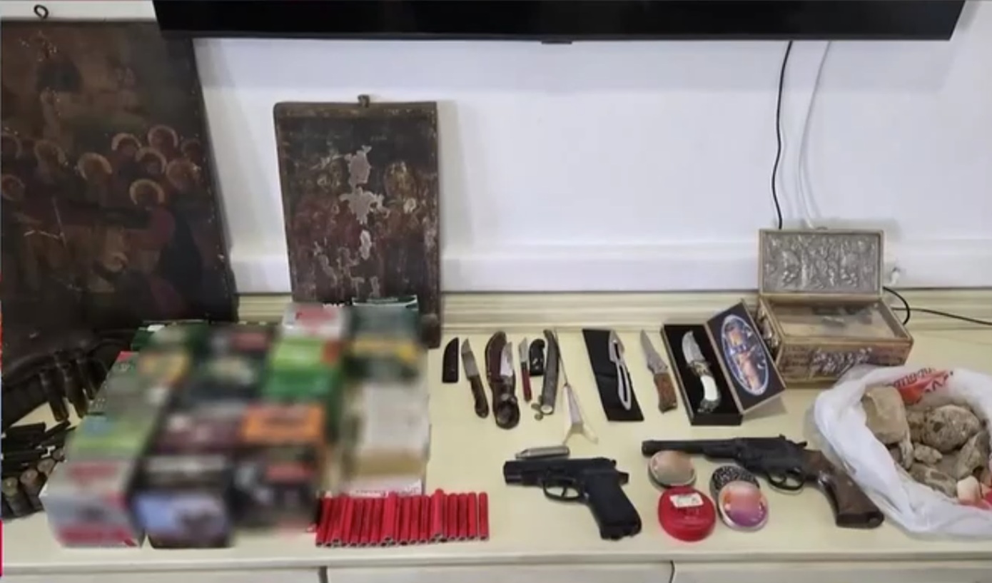 Ηράκλειο: Οπλοστάσιο βρέθηκε σε σπίτι 60χρονου μετά από έρευνα για ενδοοικογενειακή βία