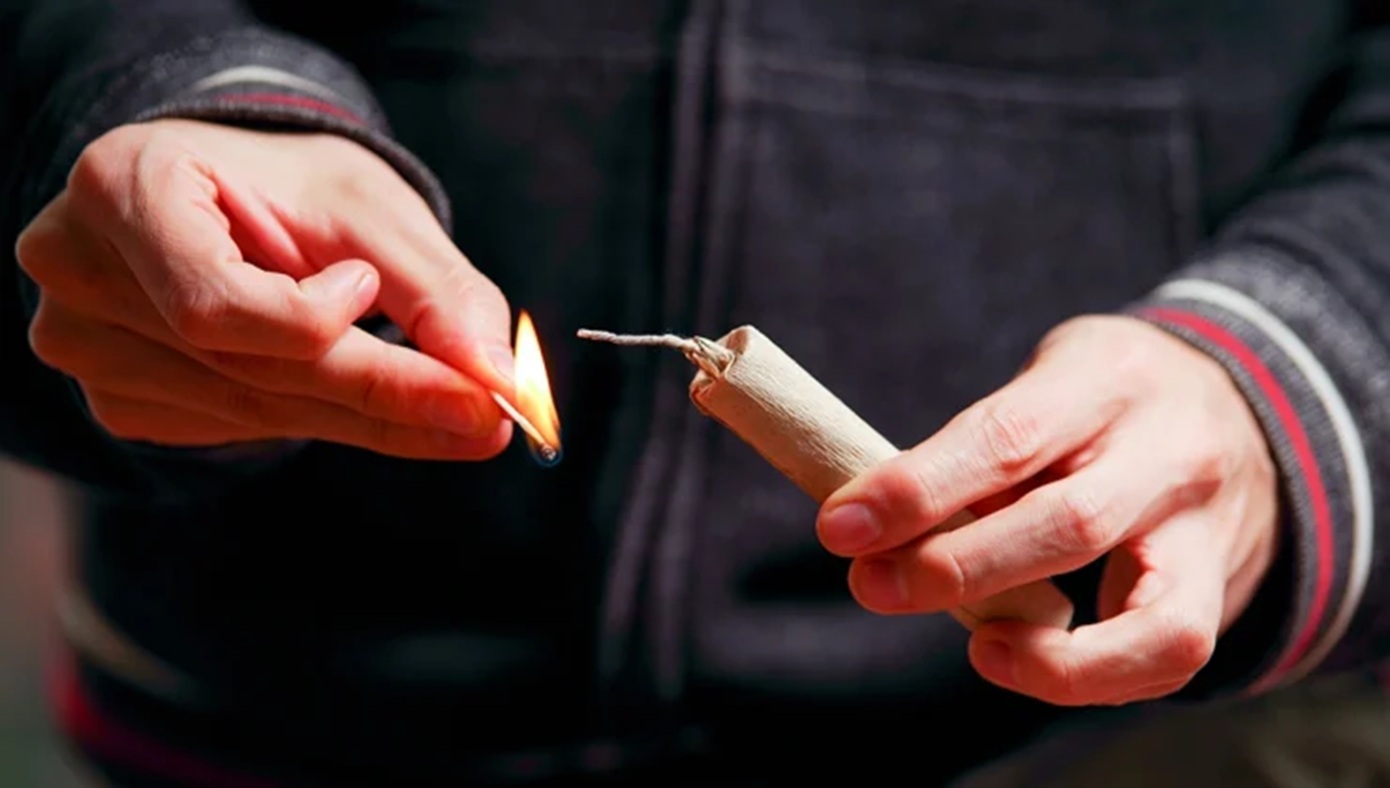 Ιεράπετρα: 16χρονος τραυματίστηκε από κροτίδα που έσκασε στο χέρι του &#8211; Συνελήφθη η μητέρα του