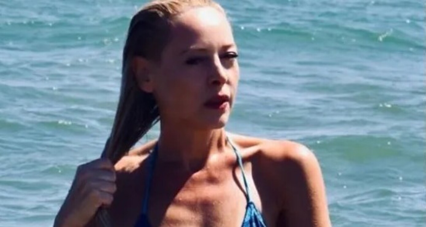 Η Φαίη Ξυλά ποζάρει με μαγιό και ρίχνει το Instagram