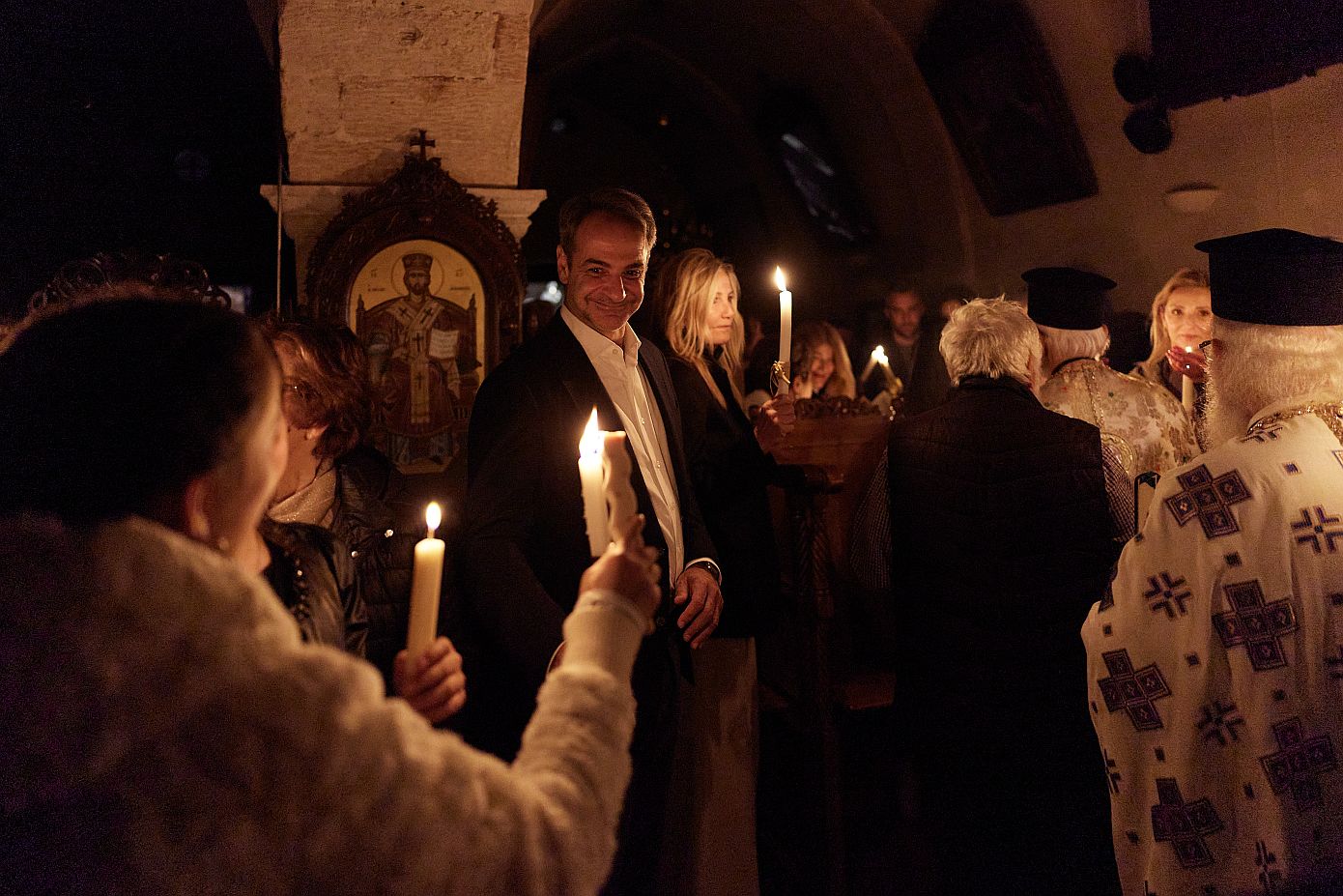Ο Κυριάκος Μητσοτάκης και η σύζυγός του Μαρέβα παρακολούθησαν την Ακολουθία της Ανάστασης στην Ιερά Μονή Αγίου Ιωάννη Προδρόμου στα Χανιά