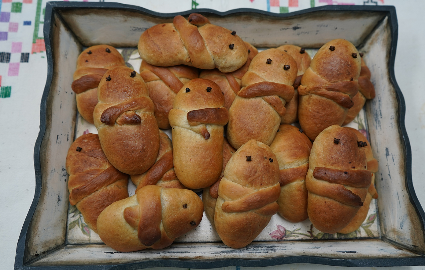 Συνταγή: Τα μυστικά βήμα-βήμα για τα πιο αφράτα λαζαράκια