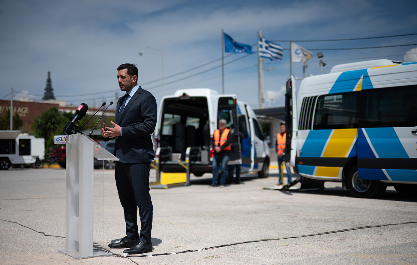 Ενισχύεται ο στόλος της ΟΣΥ με ειδικά οχήματα για ΑμεΑ: Δωρεάν και προσβάσιμες μετακινήσεις για όλους τους πολίτες
