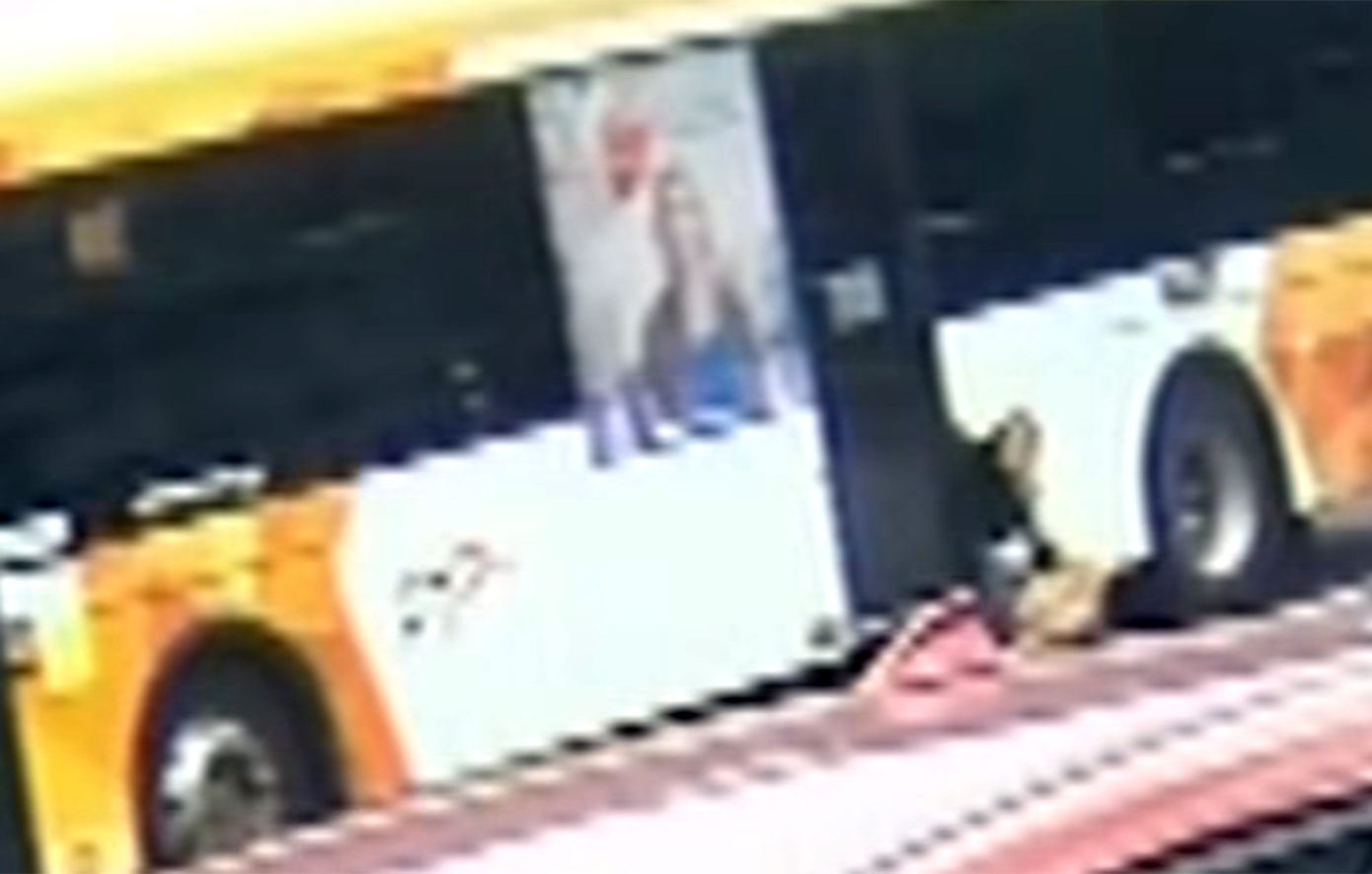 Σάλος για το βίντεο με 12χρονο στη Μελβούρνη &#8211; Σύρθηκε από λεωφορείο για 350 μέτρα