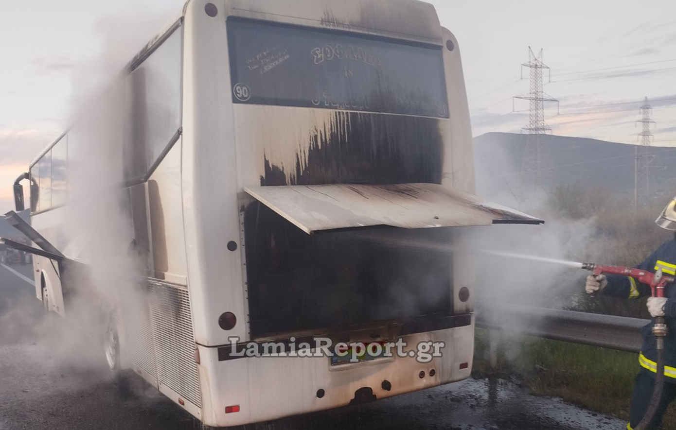 Φωτιά σε λεωφορείο του ΚΤΕΛ Καρδίτσας: Σώοι οι 48 επιβάτες χάρη στον οδηγό
