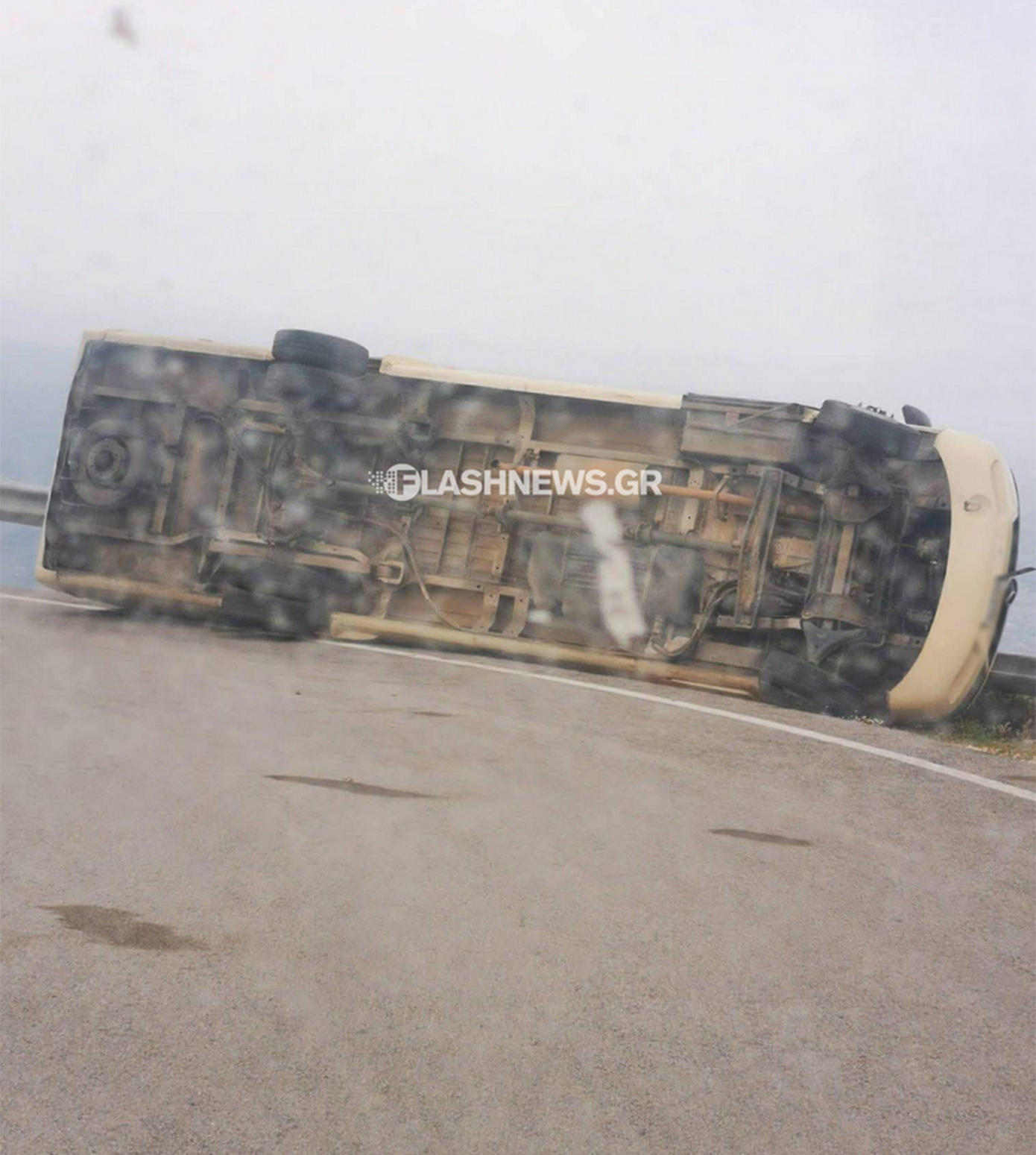 Λεωφορείο του ΚΤΕΛ ντελαπάρισε στην Κρήτη από τους θυελλώδεις ανέμους