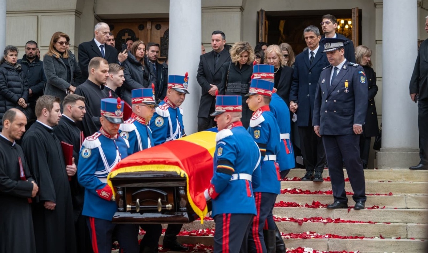 «Ελπίζω από εκεί ψηλά να είσαι περήφανος για όσα κατάφερα»: Ράγισε καρδιές ο Ραζβάν Λουτσέσκου στην κηδεία του πατέρα του