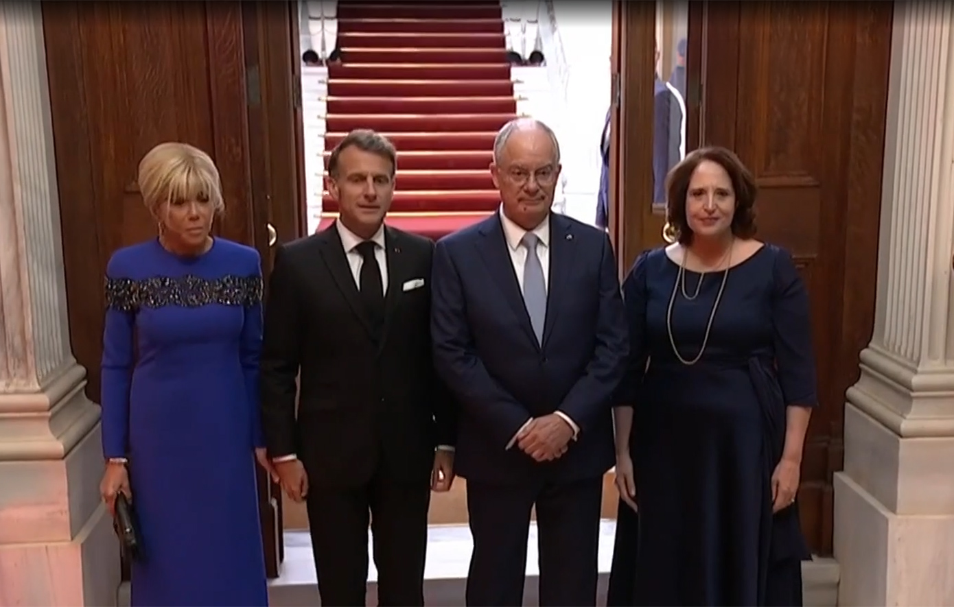 Στο Προεδρικό Μέγαρο ο Εμανουέλ Μακρόν, τον υποδέχτηκε ο Κωνσταντίνος Τασούλας