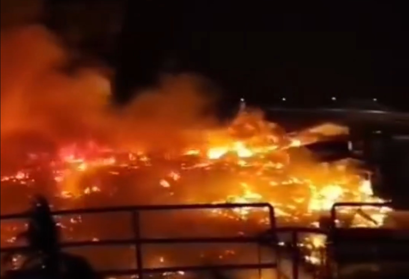 Μαλαισία: Κόλαση φωτιάς έκαψε τουλάχιστον 1000 σπίτια &#8211; Χιλιάδες άνθρωποι αναγκάστηκαν να εγκαταλείψουν τις εστίες τους