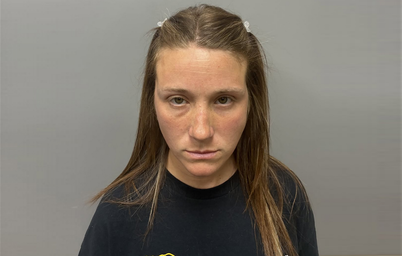 Δασκάλα δημοτικού κατηγορείται για 25 αδικήματα σεξουαλικής φύσης σε βάρος δύο μαθητών, μεταξύ των οποίων και βιασμός