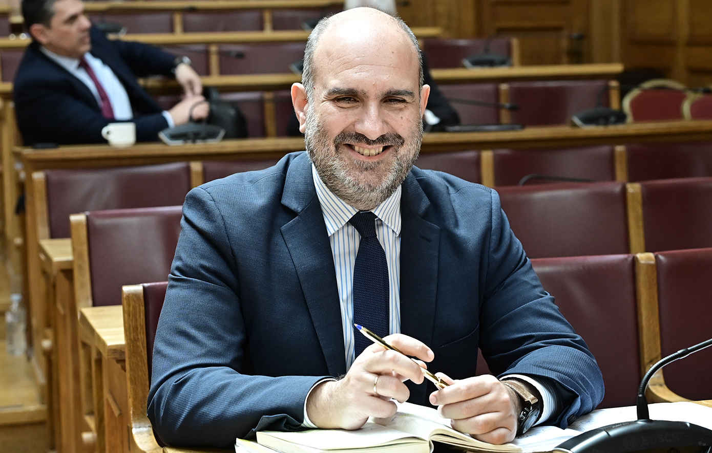 Δημήτρης Μαρκόπουλος: Ανυπόστατες οι φήμες περί μη ύπαρξης πανεπιστημιακού πτυχίου