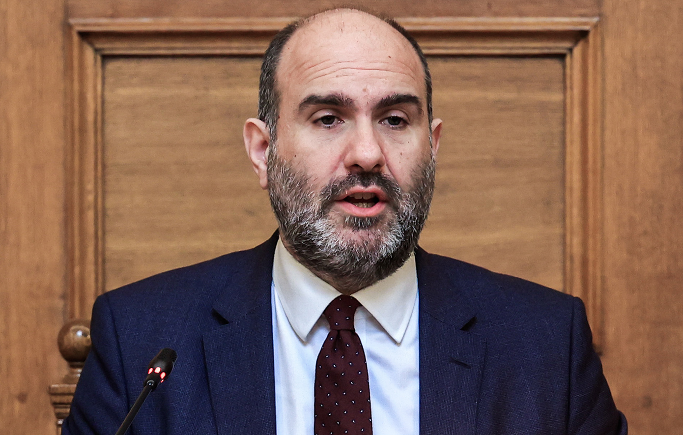 Μαρκόπουλος: Δεν θα περιφέρω τα πτυχία μου για να ικανοποιηθεί ο βούρκος