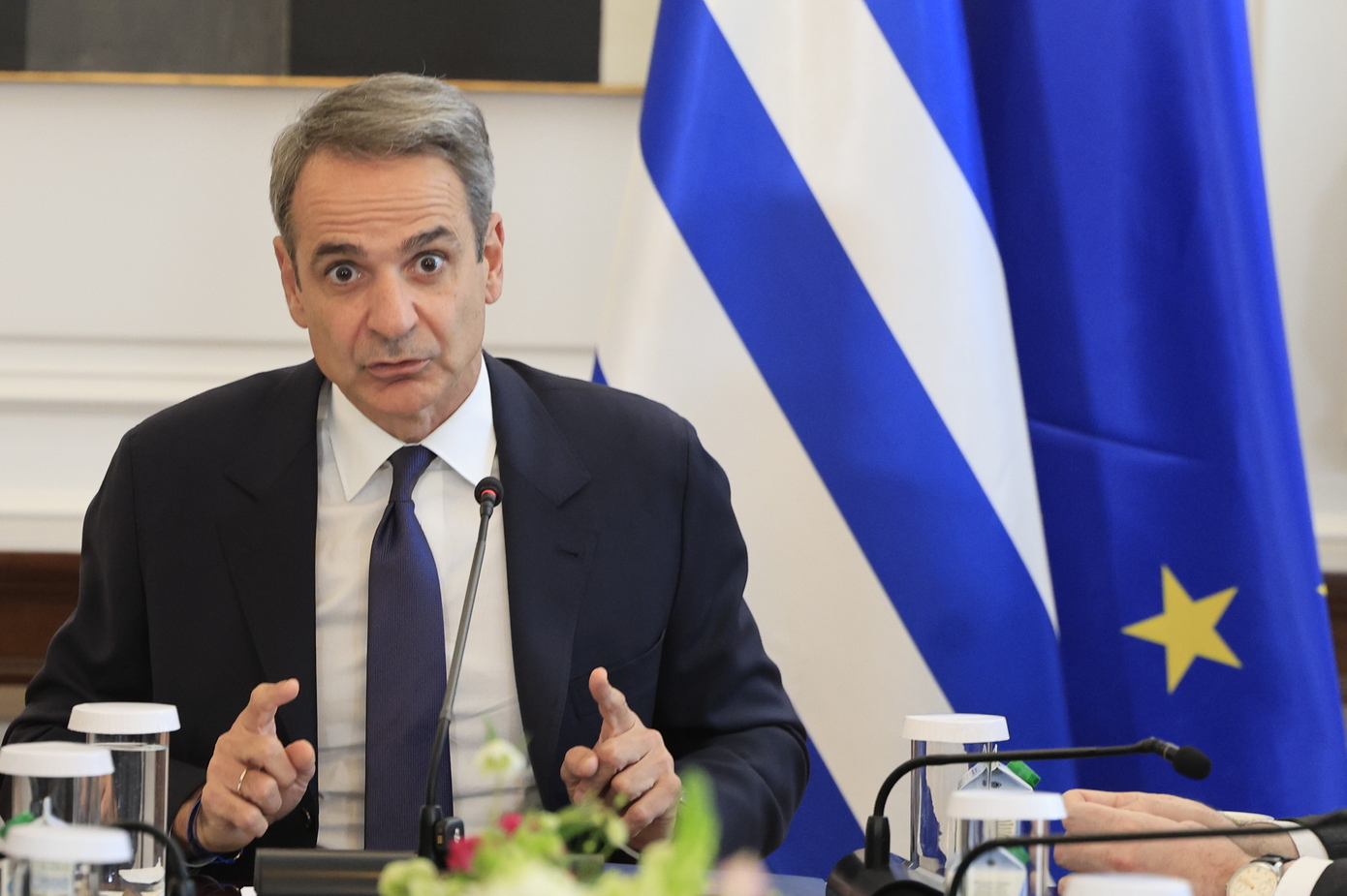 Αντεπίθεση Μαξίμου με βολές κατά Ανδρουλάκη – Η νέα τακτική Μητσοτάκη – Πώς διαβάζουν τη νέα δημοσκόπηση