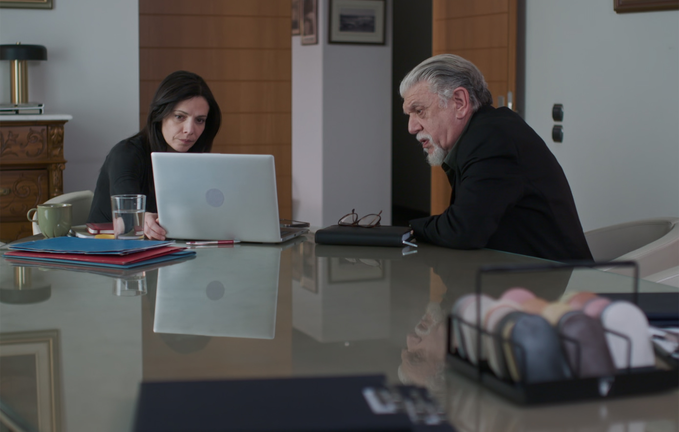 «Μια νύχτα μόνο»: Ο Οδυσσέας πηγαίνει να ζητήσει εξηγήσεις από την Αρετή και  λιποθυμάει στα χέρια του