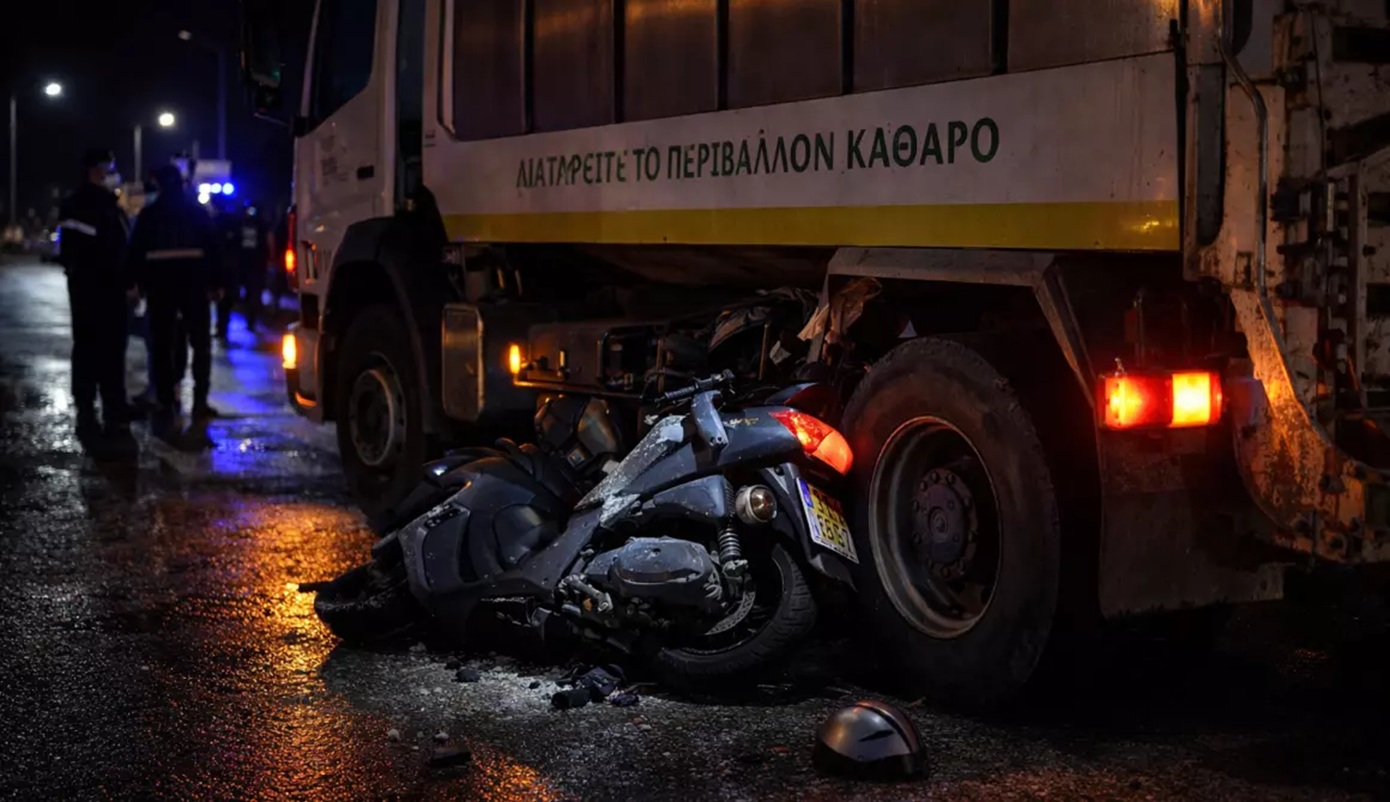 Τραγωδία στη Μυτιλήνη: Νεκρός οδηγός μηχανής που «καρφώθηκε» σε απορριμματοφόρο τα ξημερώματα