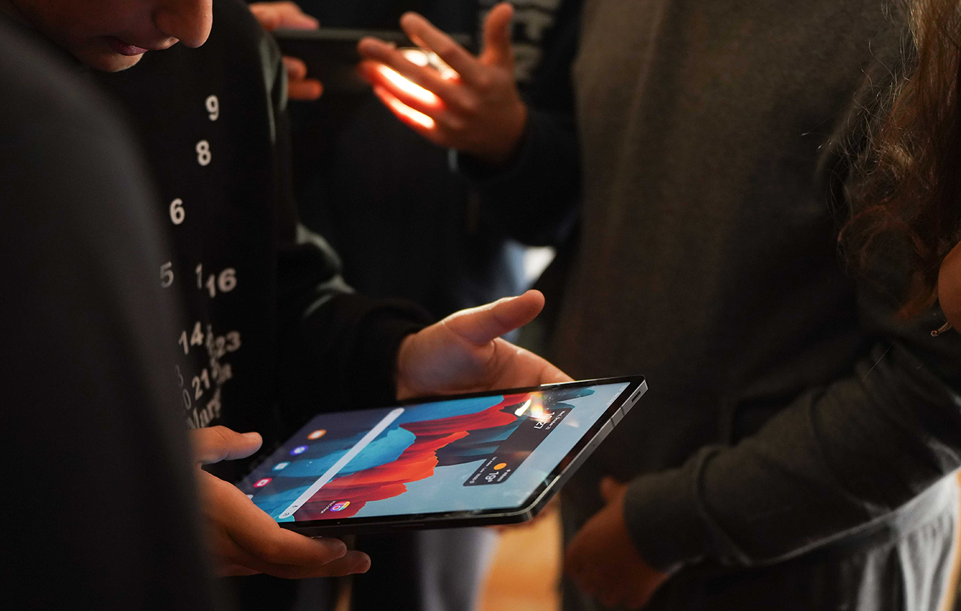 «Φωτογραφίζοντας το Μουσείο: Μια Συμπεριληπτική Εμπειρία» στο Κυκλαδικής Τέχνης για παιδιά και εφήβους στο φάσμα του αυτισμού