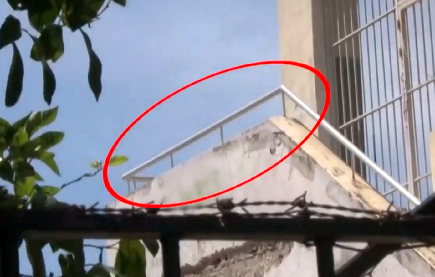 Μάχη δίνει η 13χρονη που έπεσε από μπαλκόνι σχολείου στο Χαϊδάρι &#8211; Τέσσερις ώρες ήταν στο χειρουργείο