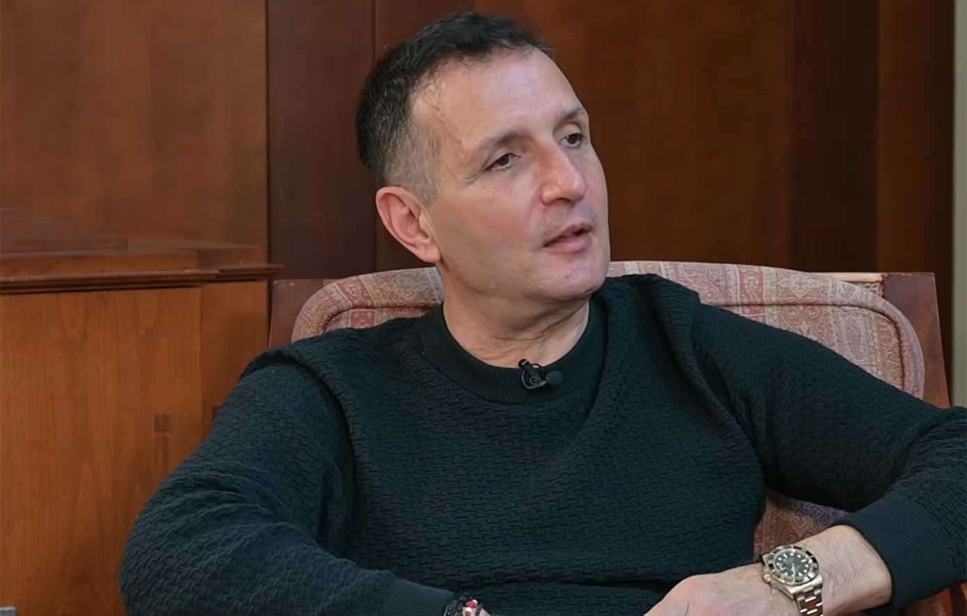 Δημήτρης Μπάσης: Σκέφτομαι να μετακομίσω μόνιμα στο χωριό μου στο Κιλκίς, η Αθήνα δεν με έχει κερδίσει