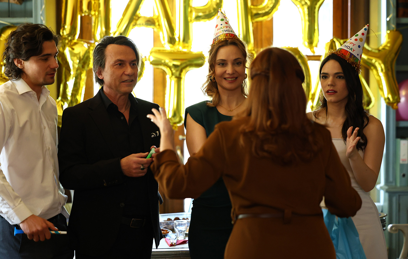 Να μ' αγαπάς