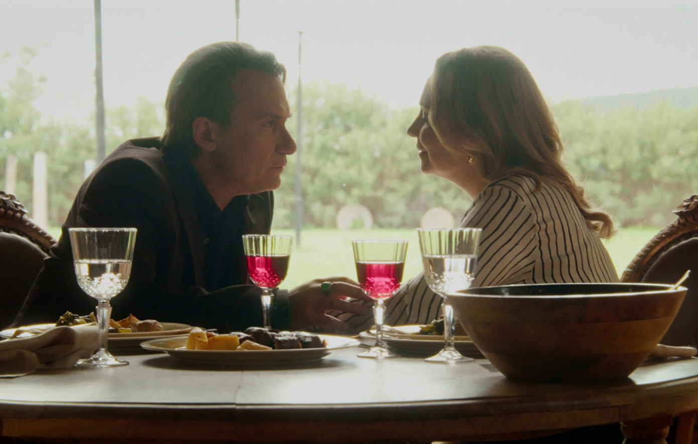 Να μ' αγαπάς