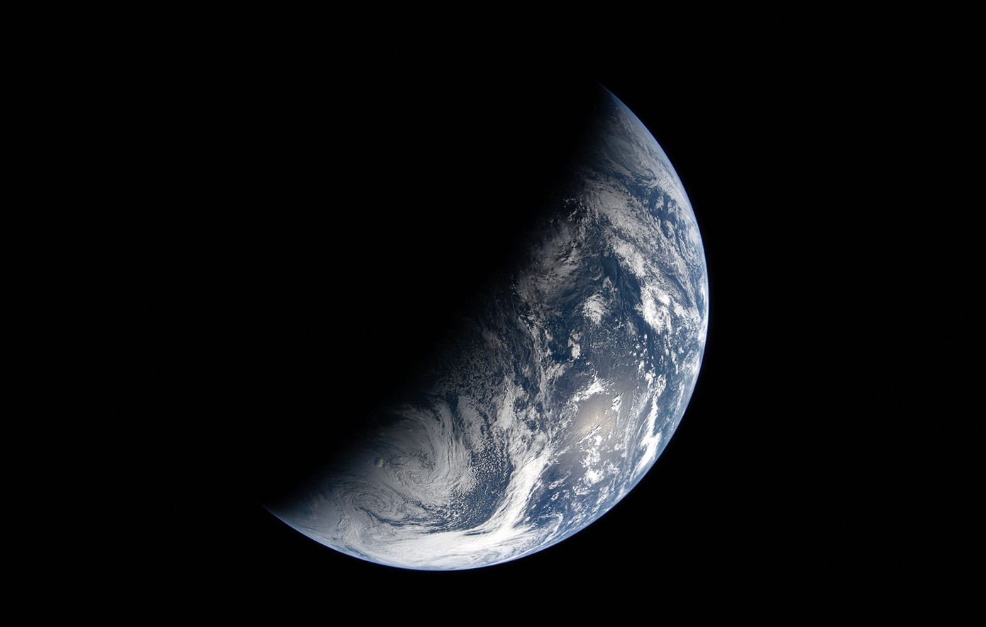 Αποστολή Artemis II: Εικόνες που κόβουν την ανάσα από το βαθύ διάστημα με φόντο τη Γη