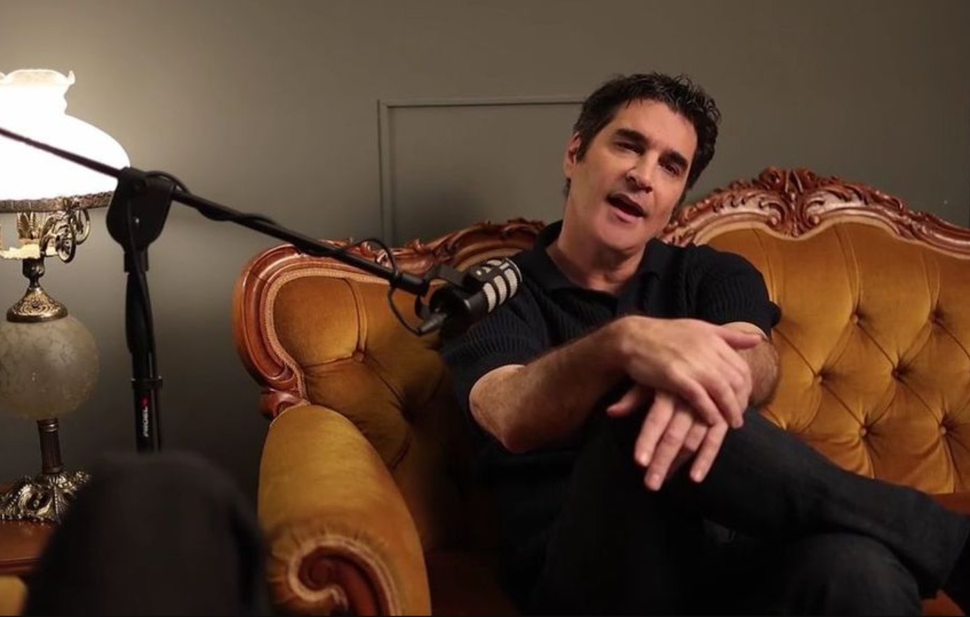 Χριστόφορος Παπακαλιάτης για τις αντιδράσεις στο gay φιλί στο «Κλείσε τα μάτια»: «Πάντα θα υπάρχουν βλαμμένοι»