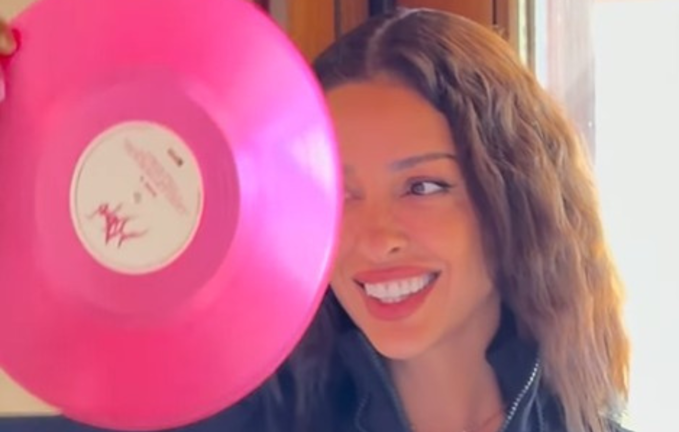 Ελένη Φουρέιρα: Η έκπληξη με το πρώτο βινύλιο της καριέρας της