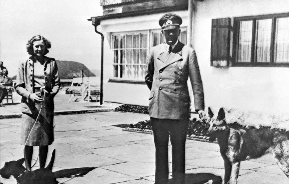 Ο γάμος του Χίτλερ με την Εύα Μπράουν με φόντο την κατάρρευση