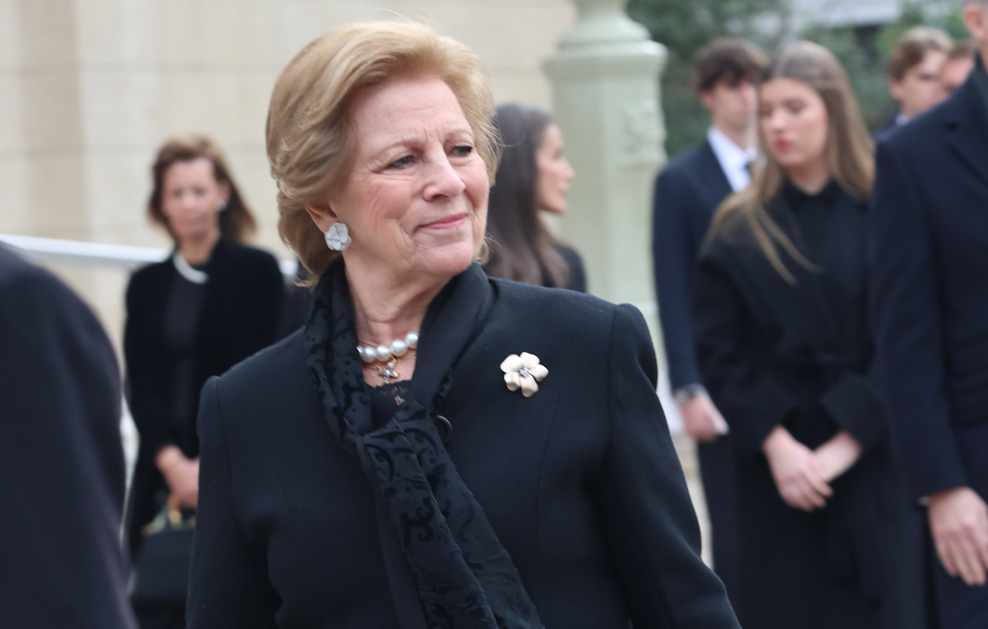 Άννα-Μαρία: Στην Ακολουθία του Επιταφίου στο εκκλησάκι με τις βαλσαμωμένες καρδιές των Υψηλάντηδων