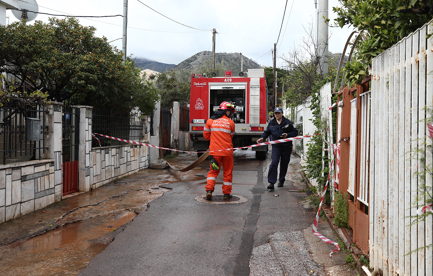 Σαρωτικό το πέρασμα της κακοκαιρίας Erminio &#8211; Πώς έγινε η τραγωδία με τον νεκρό στη Νέα Μάκρη &#8211; Ποιες περιοχές θα «χτυπηθούν» τις επόμενες ώρες