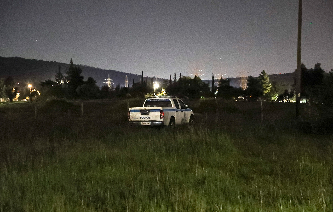 Το ιδιόχειρο σημείωμα με αποδέκτες τη σύζυγο και τον αδερφό του άνδρα που βρέθηκε νεκρός με tie-wrap στον λαιμό στην Παιανία