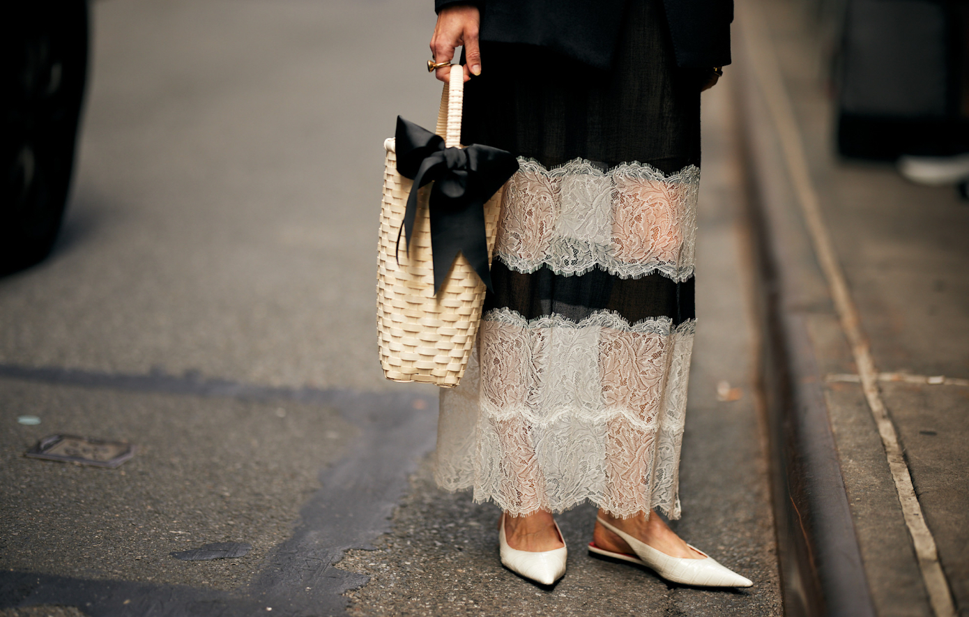 Neutral flats: Τα παπούτσια που κάνουν κάθε εμφάνισή σας να δείχνει chic &amp; classy