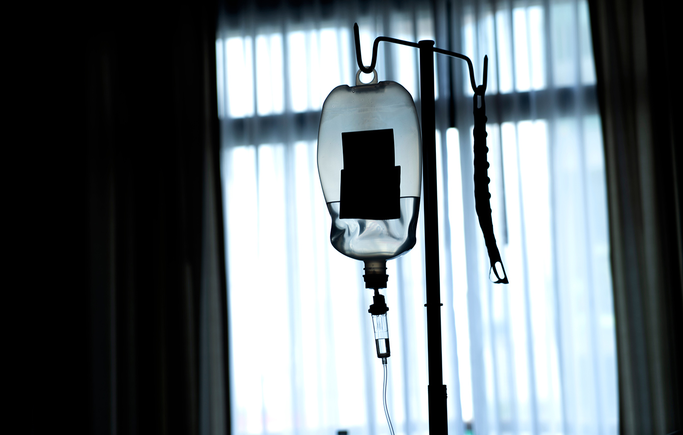 Μητέρα 56 ετών ταξιδεύει από τη Βρετανία στην Ελβετία για να πεθάνει με ευθανασία, τέσσερα χρόνια μετά τον θάνατο του γιου της