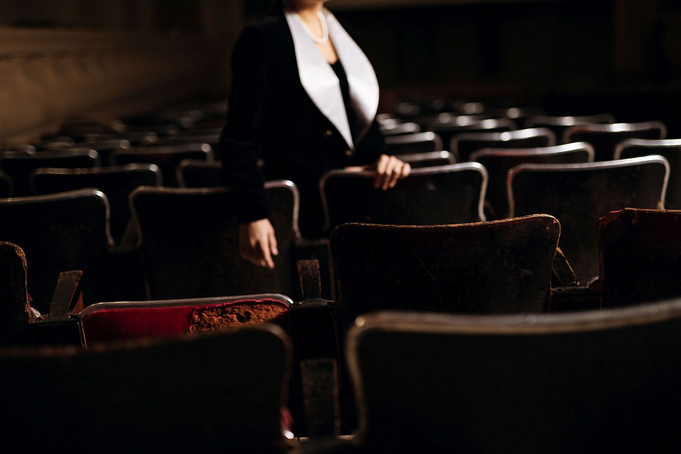 «Ο θάνατος ενός ηθοποιού»: Όταν η σκηνή γίνεται καθρέφτης της σύγχρονης αγωνίας &#8211; Οι συντελεστές της παράστασης μιλούν στο Newsbeast