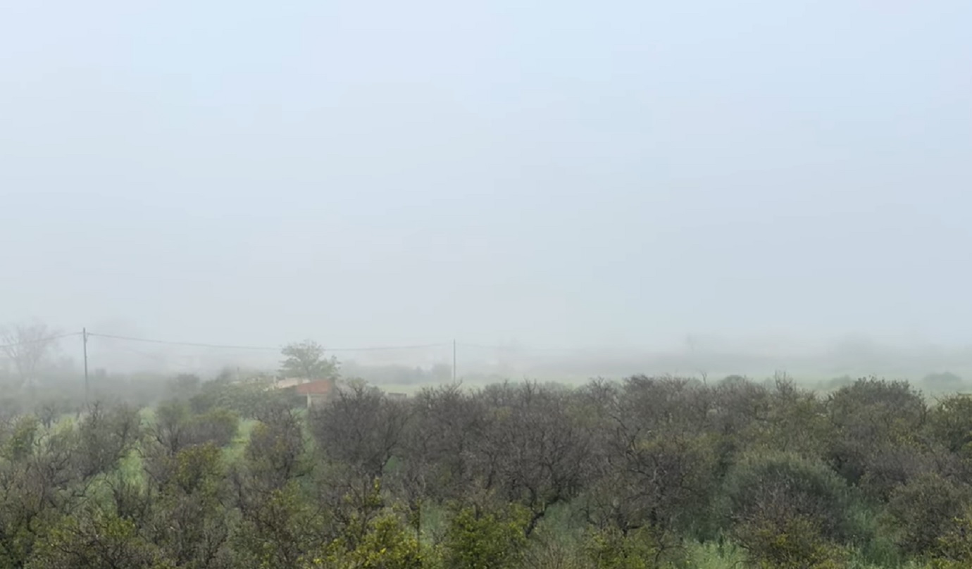 «Εξαφανίστηκε» ο Ταΰγετος από το πυκνό πέπλο ομίχλης