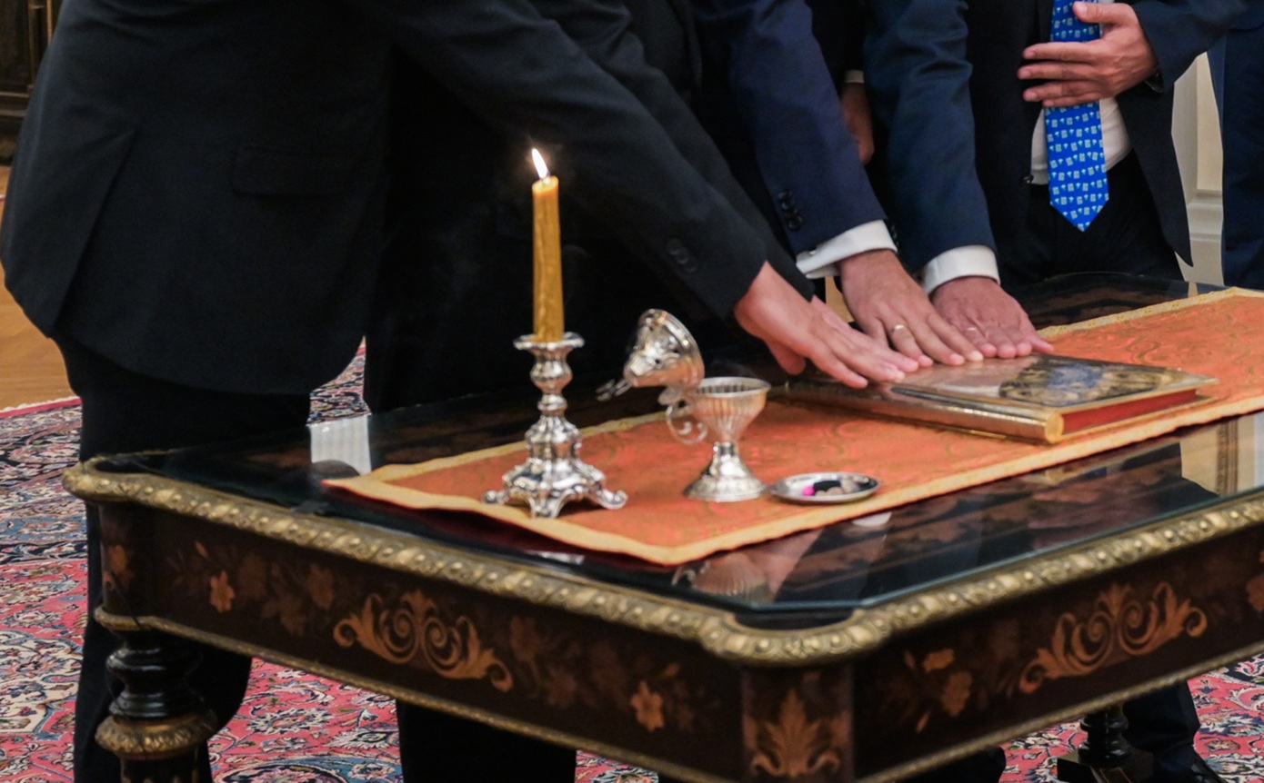 LIVE η ορκωμοσία των νέων μελών της κυβέρνησης στο Προεδρικό Μέγαρο