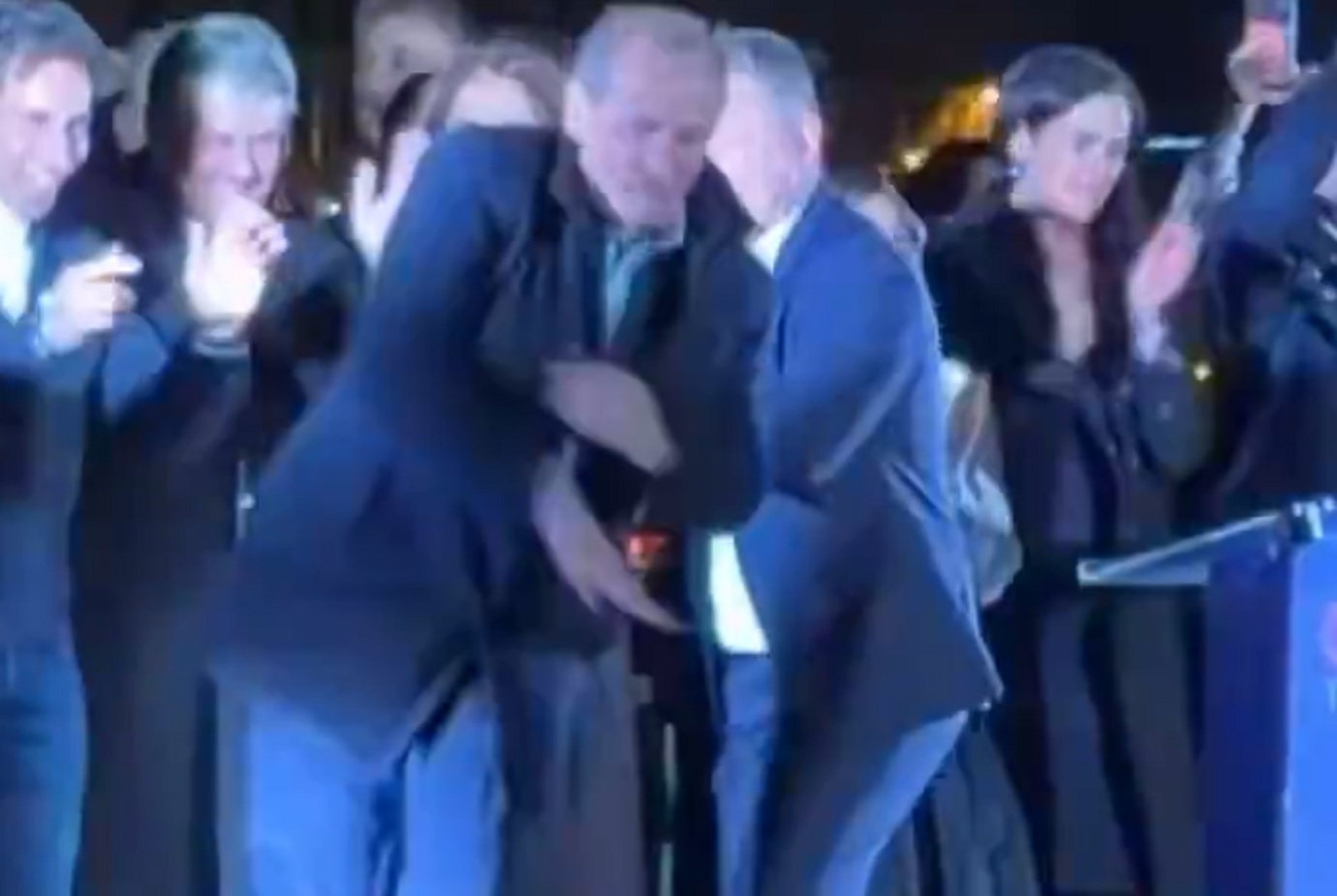 Ξεσάλωσε ο μελλοντικός υπουργός Υγείας στην Ουγγαρία μετά την εκλογική νίκη του Μαγιάρ &#8211; Βίντεο με τις viral χορευτικές φιγούρες