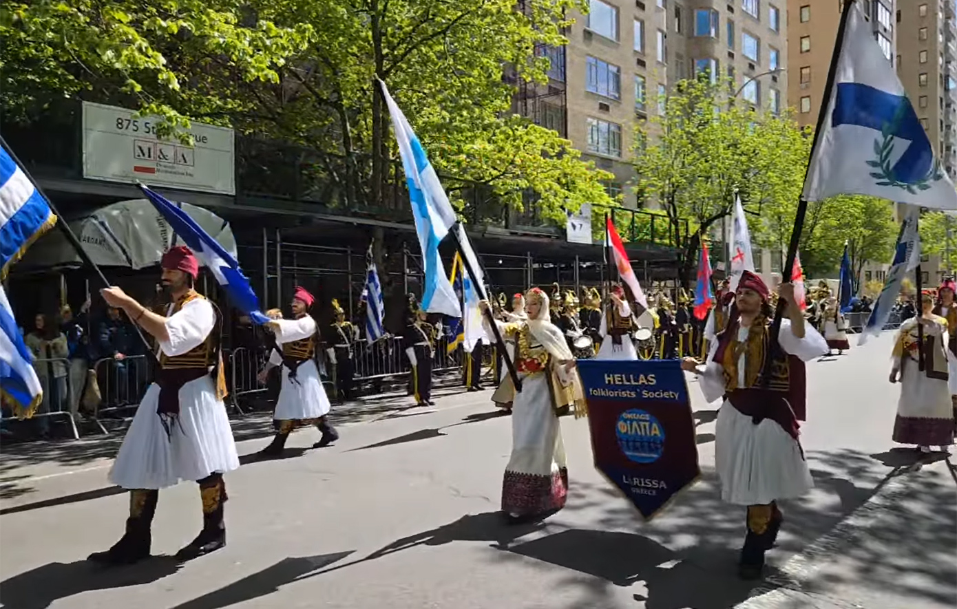 Με λαμπρότητα διεξήχθη η παρέλαση της ελληνικής ομογένειας στην καρδιά του Μανχάταν για την 205η επέτειο της Ελληνικής Ανεξαρτησίας