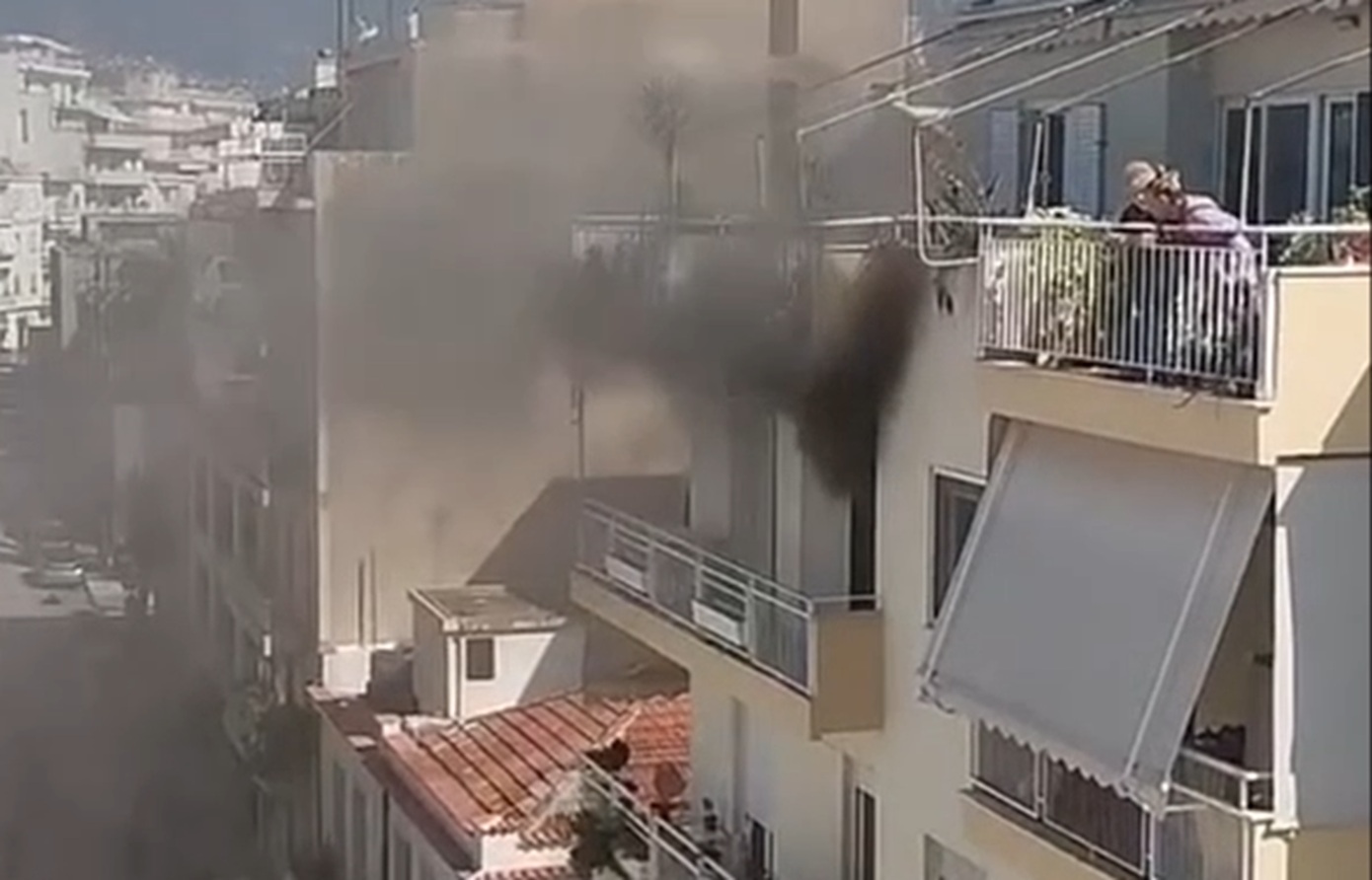 Πάτρα: Ηλικιωμένη απεγκλωβίστηκε από διαμέρισμα που πήρε φωτιά