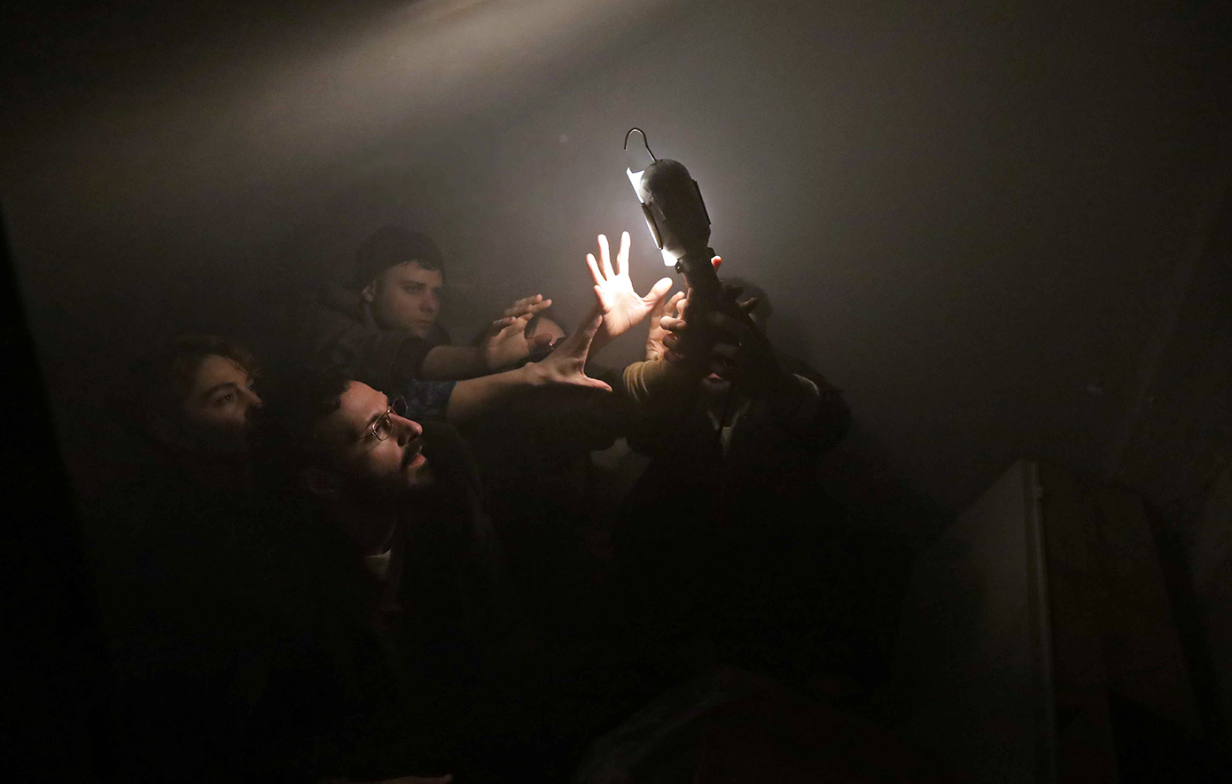 «Περί Τυφλότητας-Θραύσματα»: Η παράσταση που προσεγγίζει την τύφλωση ως μετάβαση και όχι ως στέρηση