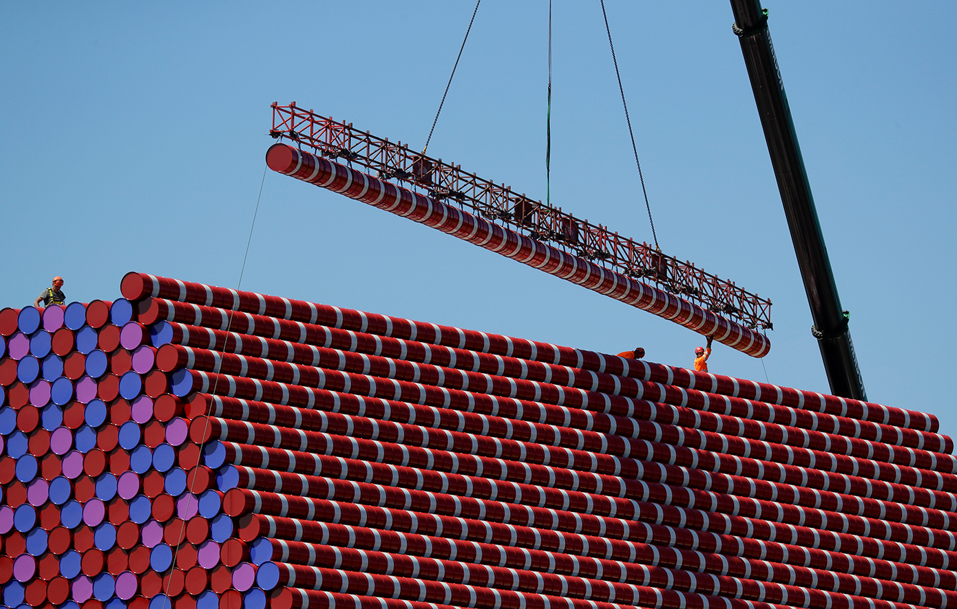 Πτώση της τιμής του πετρελαίου με φόντο τις διαπραγματεύσεις, αλλά παραμένει ακριβότερο από τα προπολεμικά επίπεδα
