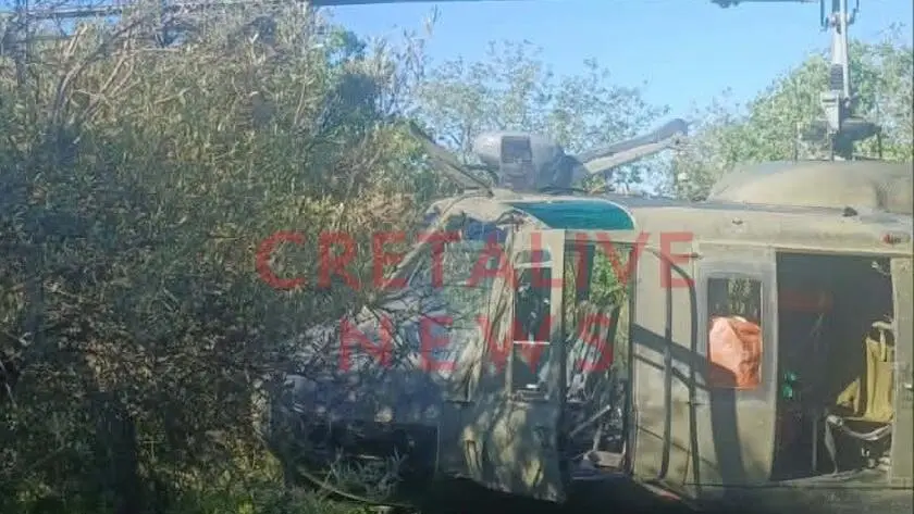 Πάνω σε μία ελιά προσγειώθηκε το ελικόπτερο της Πολεμικής Αεροπορίας