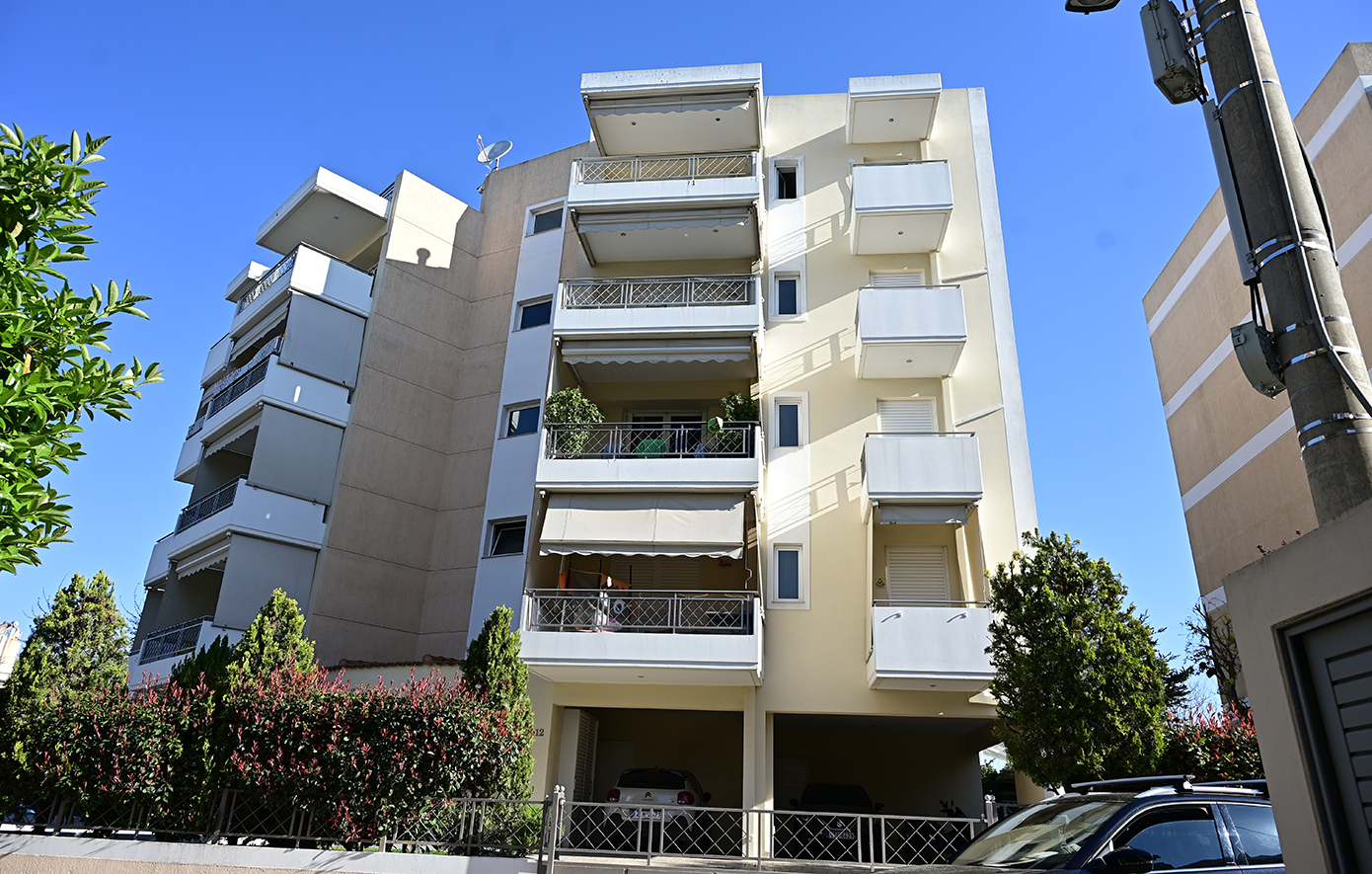 27χρονη έπεσε δύο φορές από τον 4ο όροφο πολυκατοικίας στο Μαρούσι &#8211; Συνελήφθη ο σύζυγός της