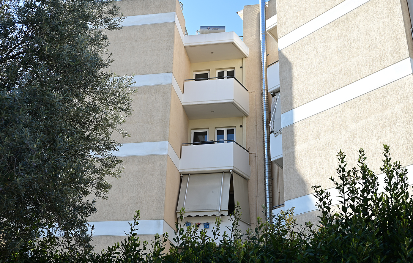 27χρονη έπεσε δύο φορές από τον 4ο όροφο πολυκατοικίας στο Μαρούσι