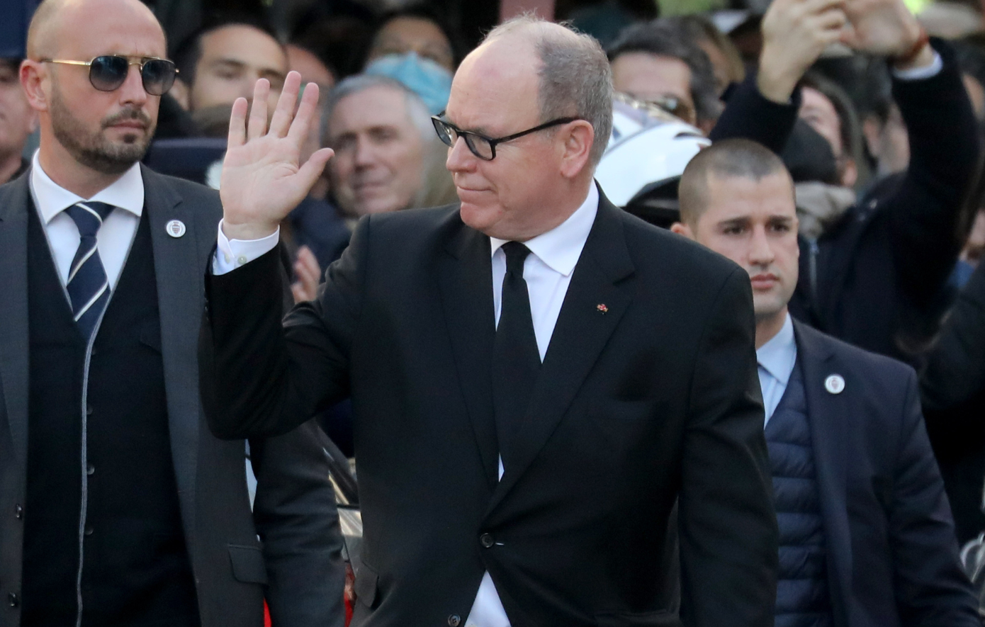 Πρίγκιπας Αλβέρτος: Ο Καθολικός μονάρχης ασπάστηκε ελληνορθόδοξο σταυρό στην Ελλάδα