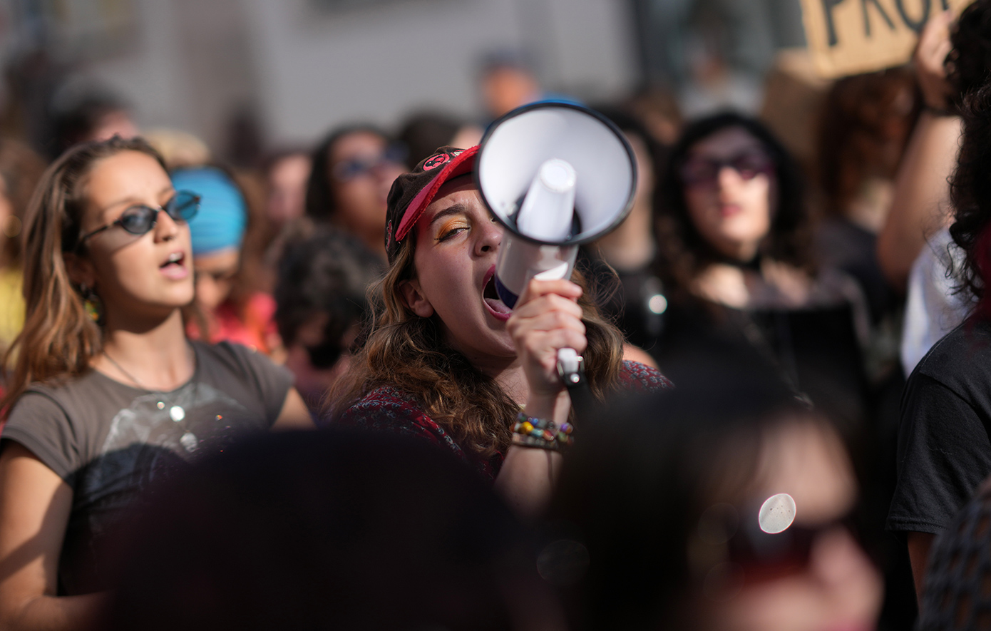 Μαζικές διαδηλώσεις στη Λισαβόνα κατά των εργασιακών αλλαγών και των περικοπών στις πληρωμές υπερωριών