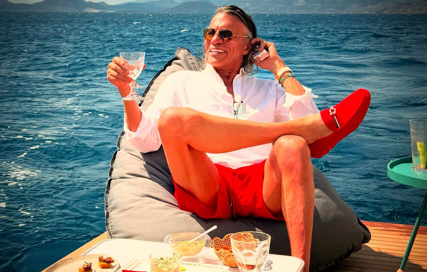 O Ηλίας Ψινάκης είχε γενέθλια και αποκάλυψε την ηλικία του: «H ευχή μου στην τούρτα είναι να είστε εσείς καλά για να έχω εγώ δύναμη»